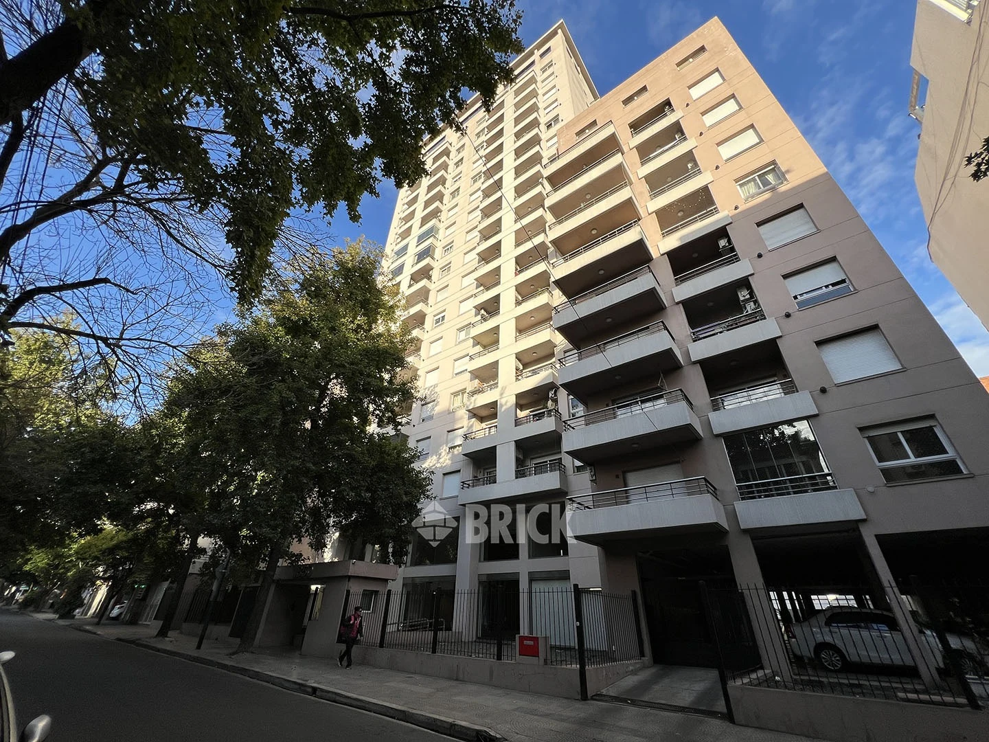 ARANGUREN, JUAN F., DR. al 1800 Piso 1 37
