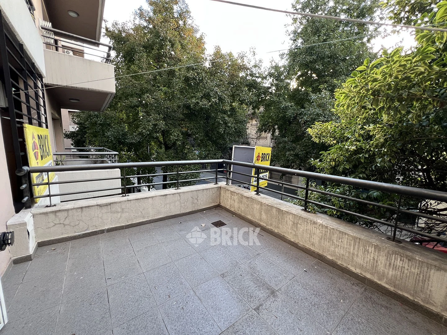 ARANGUREN, JUAN F., DR. al 1800 Piso 1 7