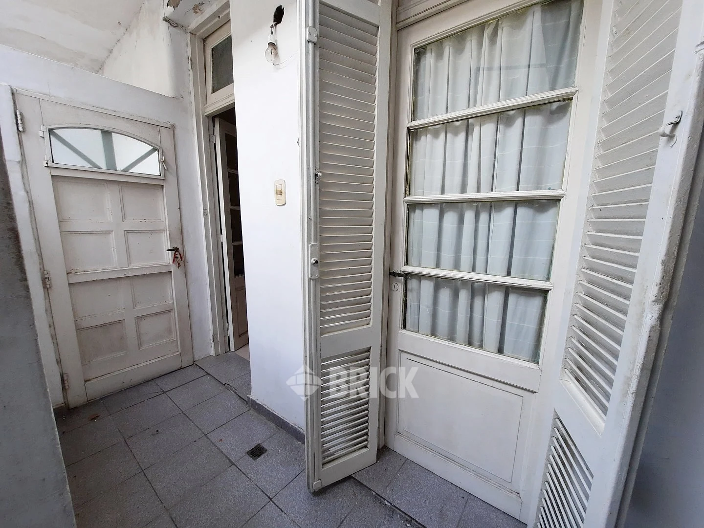 CASEROS AV. al 2000 Piso 1 4