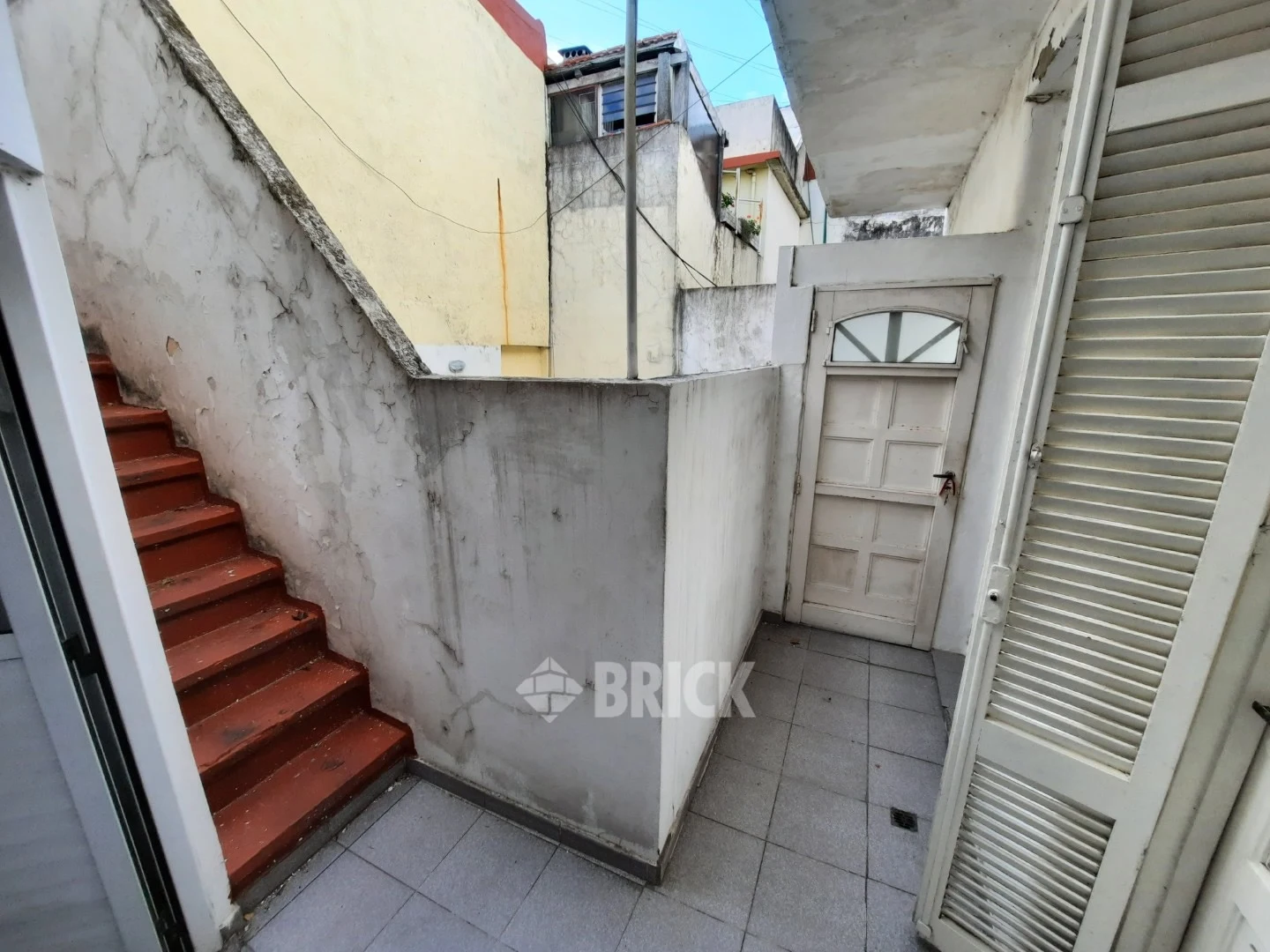 CASEROS AV. al 2000 Piso 1 5