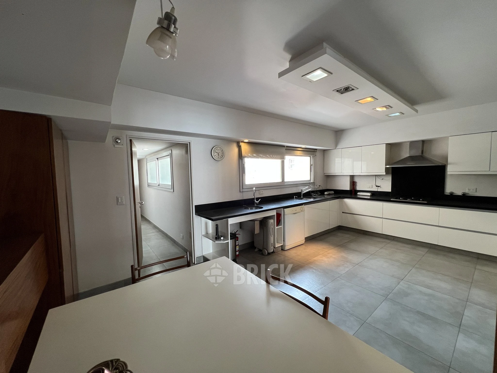 ALBERDI, JUAN B., AV. al 1000 Piso 6 45