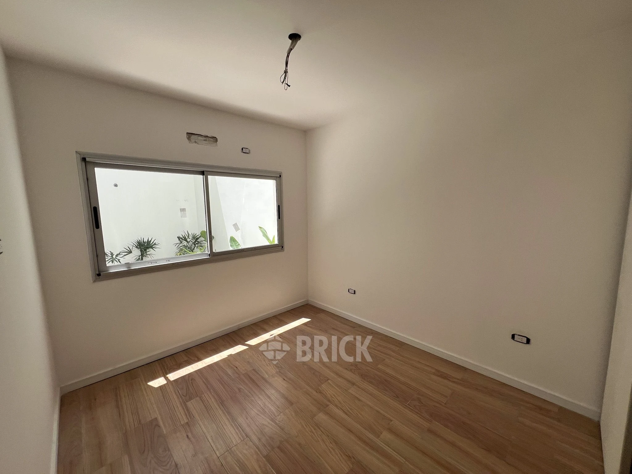 ALVAREZ, JULIAN al 700 Piso PB 14