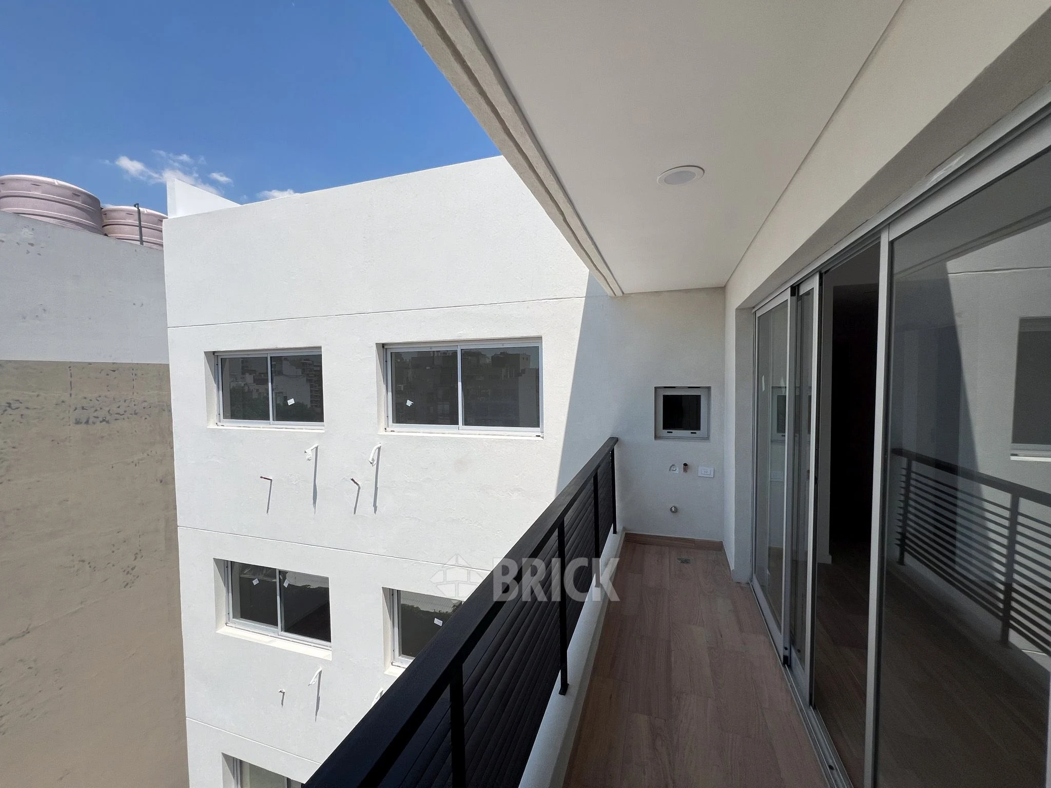 ALVAREZ, JULIAN al 700 Piso 9 4