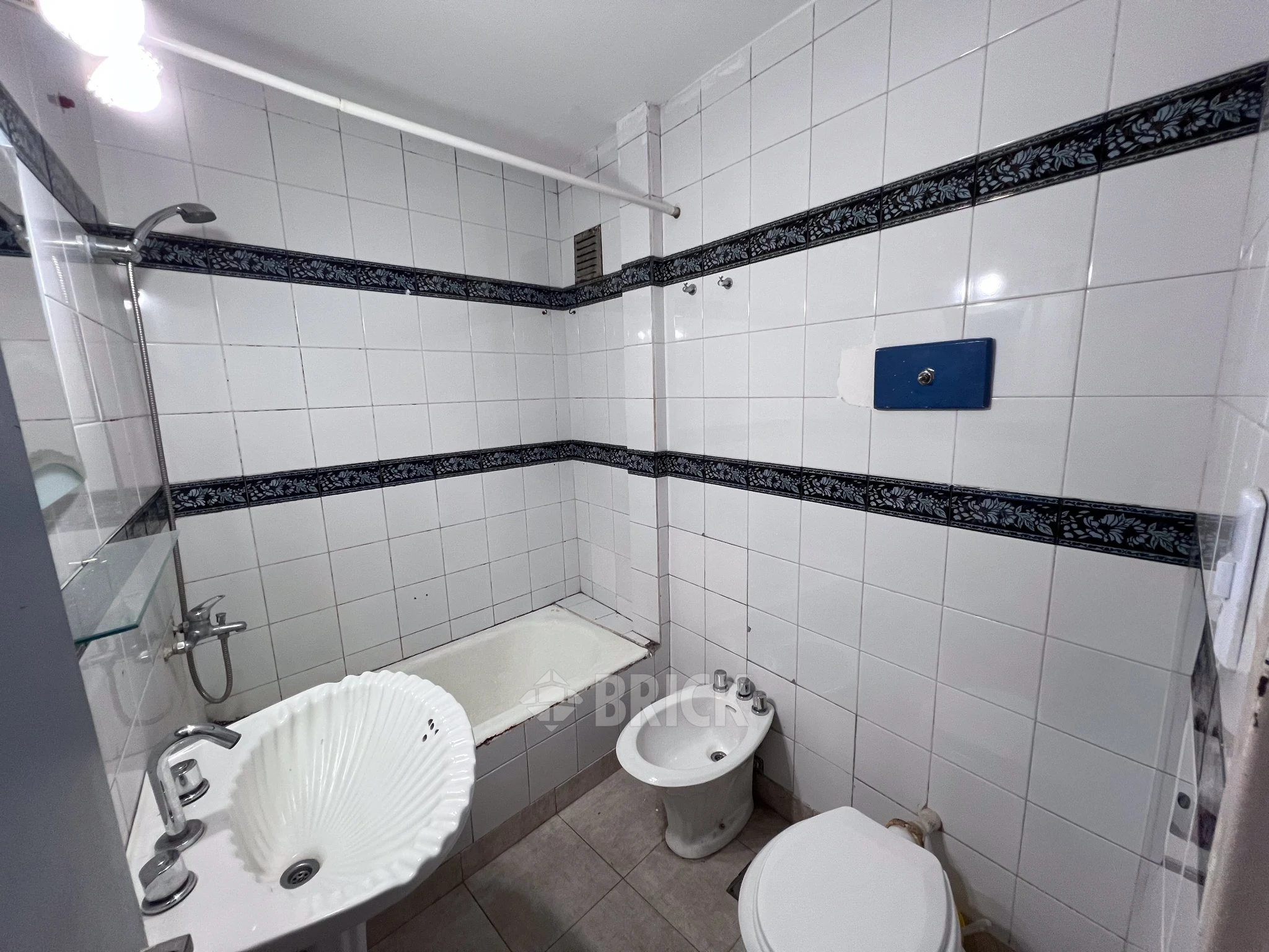 TRELLES, MANUEL R. al 800 Piso 2 7