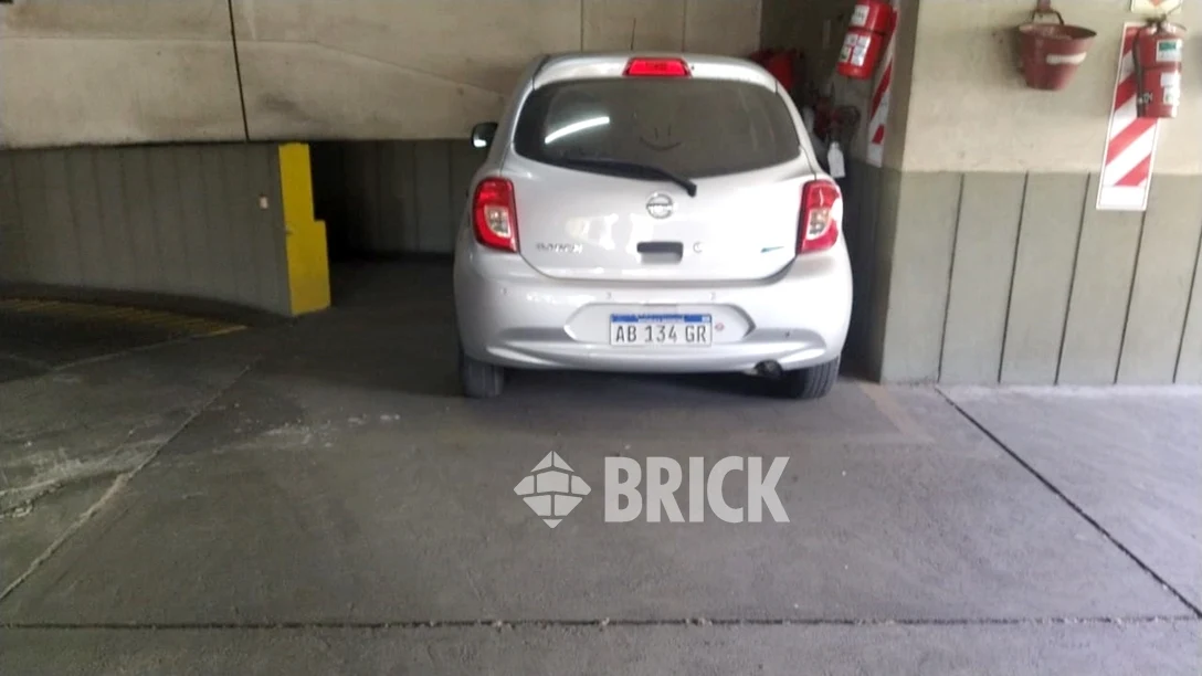 LAS HERAS GENERAL AV. al 2500 Piso 3 Nº 40 5