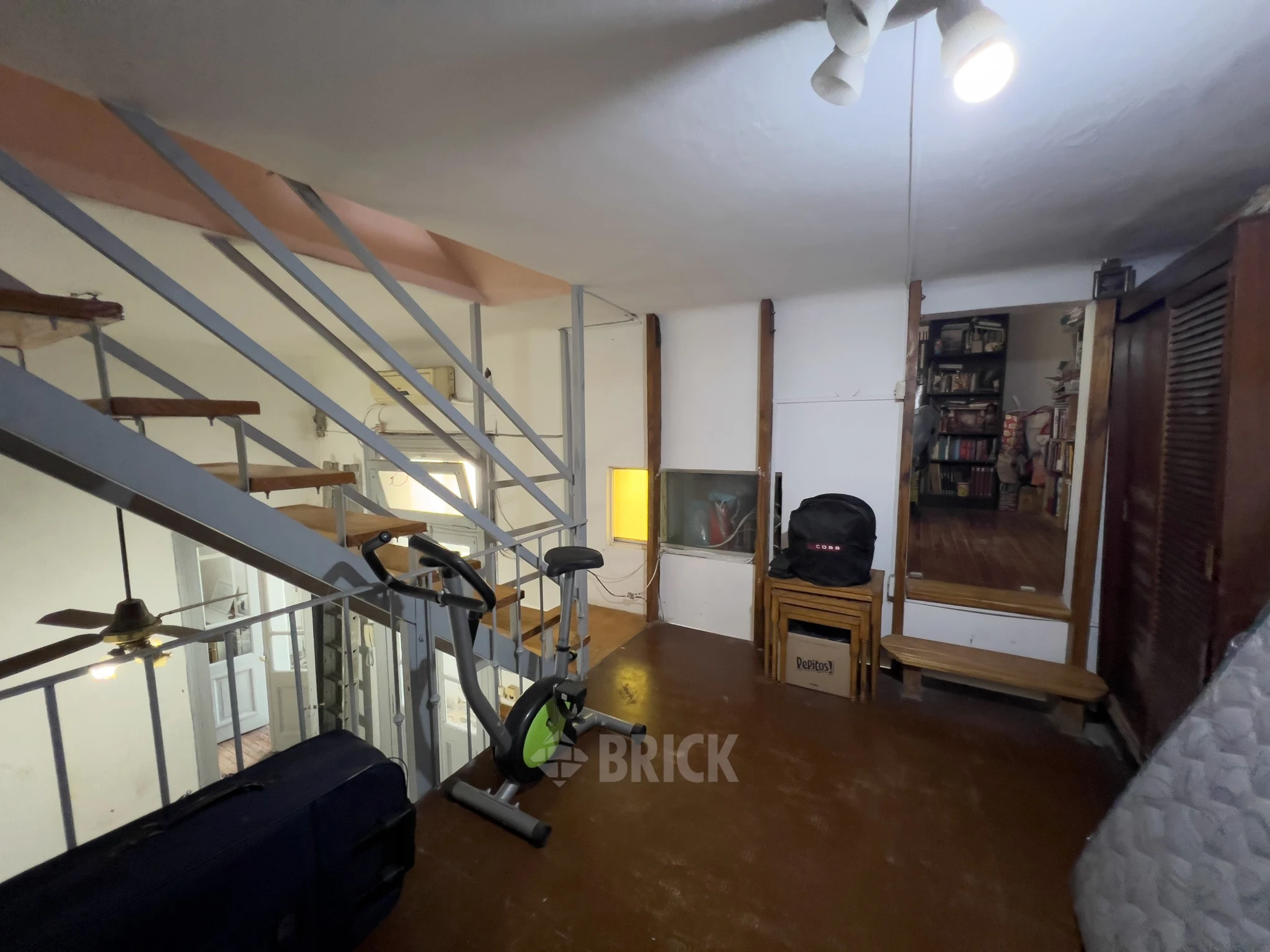 RIVADAVIA, AV. al 3800 Piso 1 11