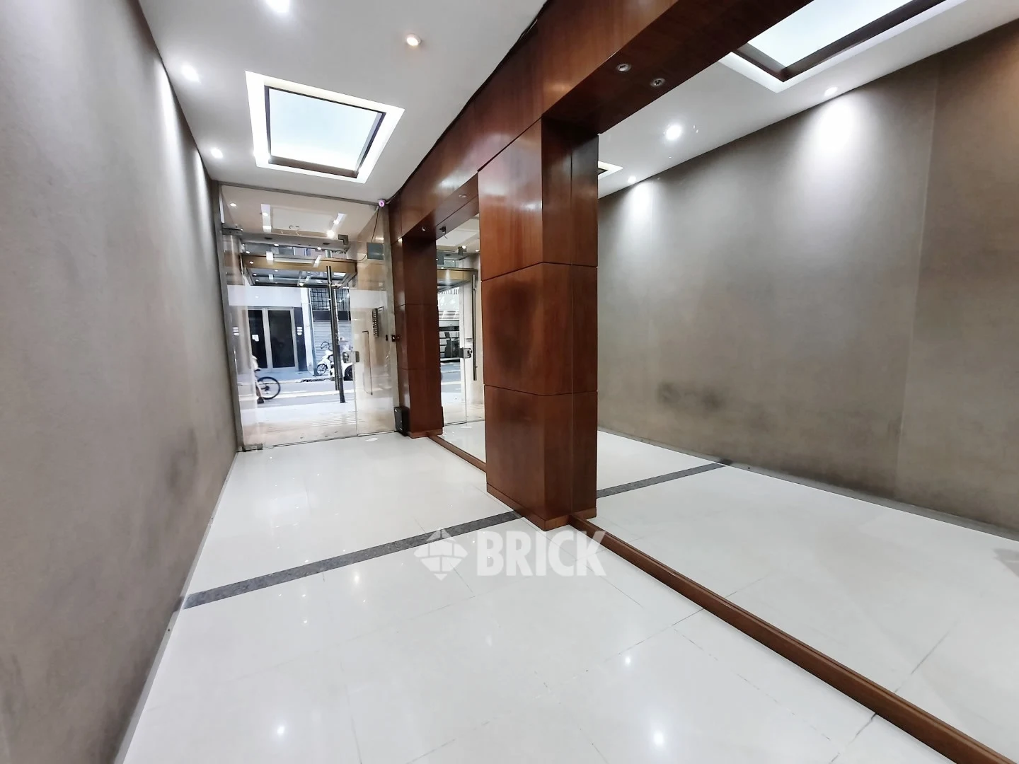 URIBURU JOSE E., PRES. al 500 Piso 6 20