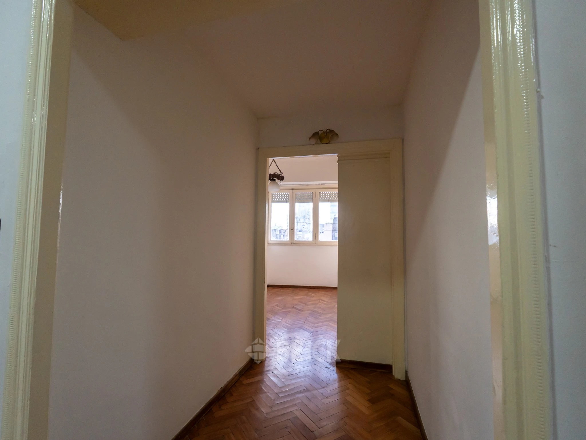 RIVADAVIA AV. al 2500 Piso 8 5