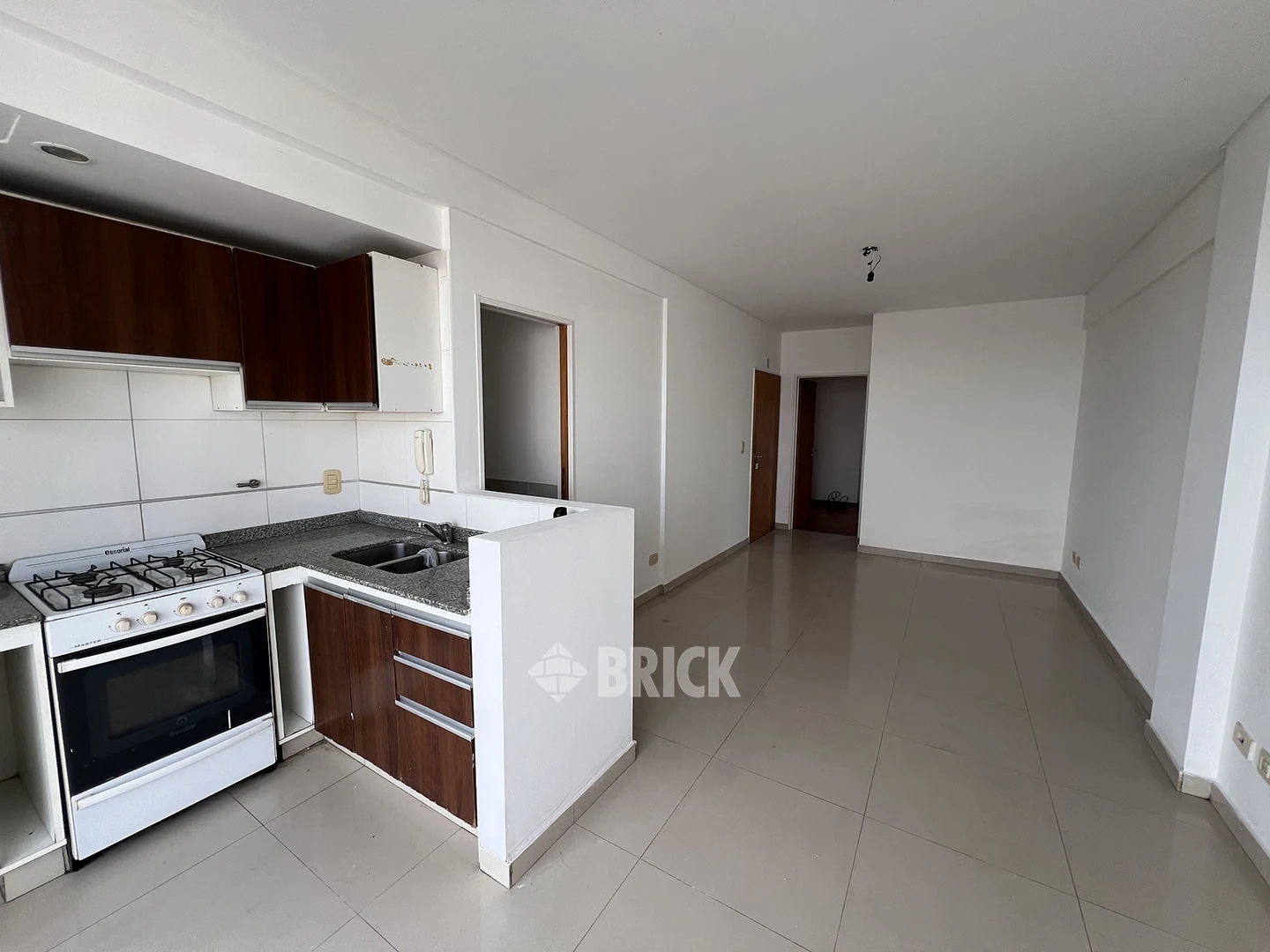 CARACAS al 1200 Piso 8 5