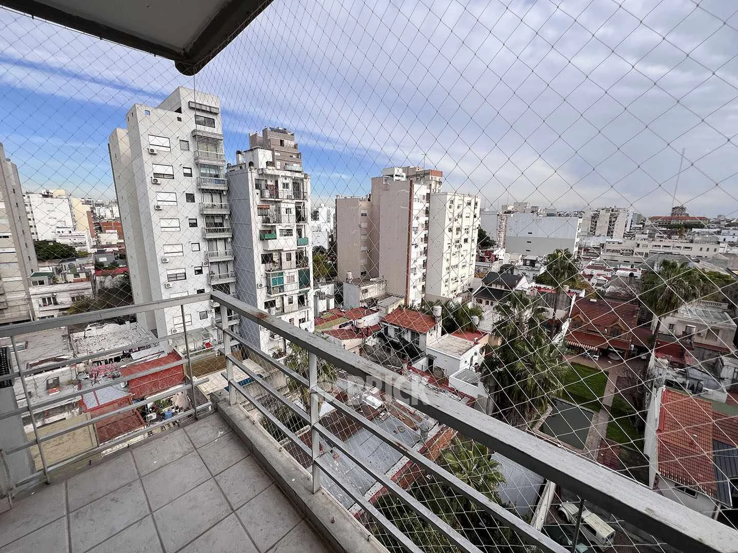 CARACAS al 1200 Piso 8 8