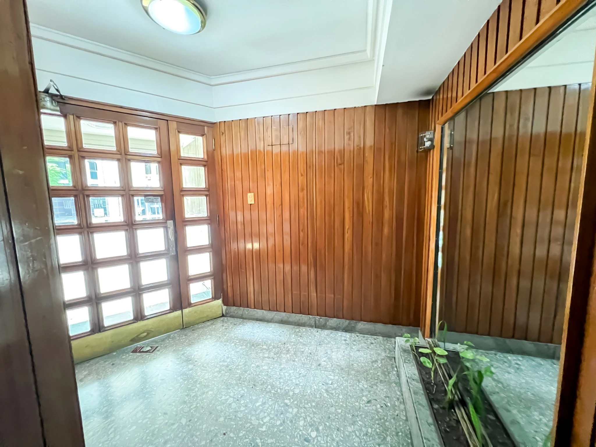 SAN IRENEO al 200 Piso PB 16