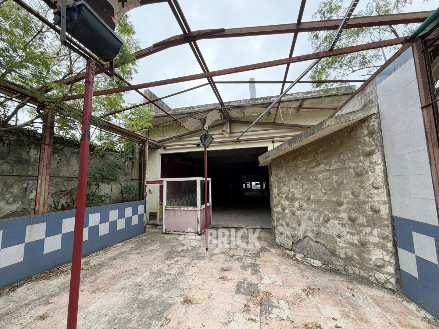 YRIGOYEN, HIPOLITO, AV. al 8200 18