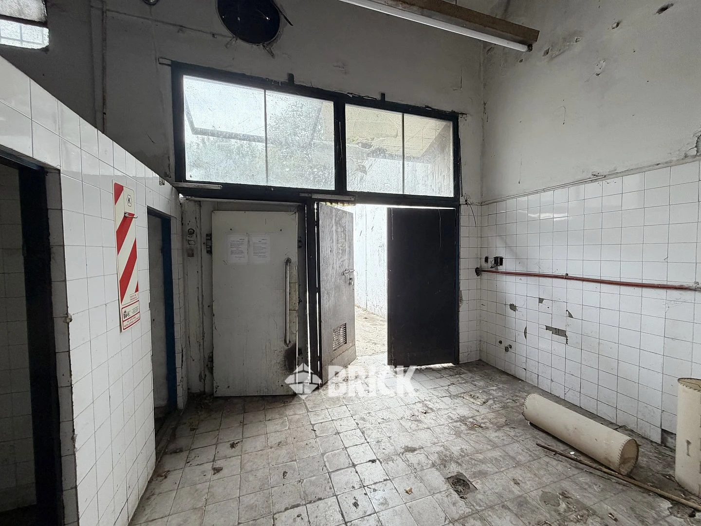 YRIGOYEN, HIPOLITO, AV. al 8200 33