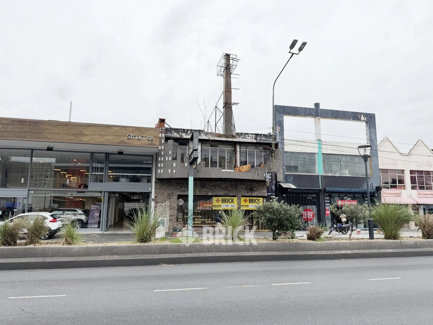 YRIGOYEN, HIPOLITO, AV. al 8200 74