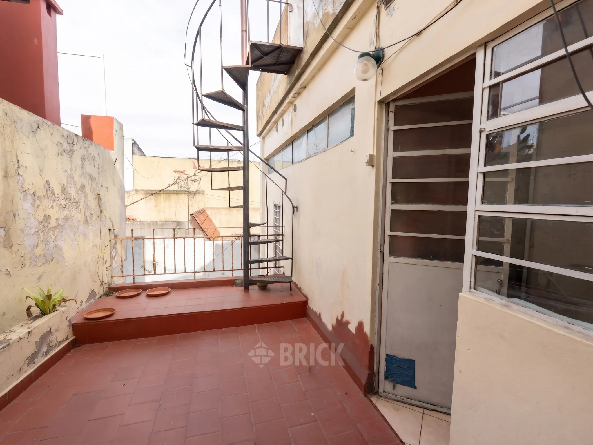 BAUNESS al 200 Piso PB 26