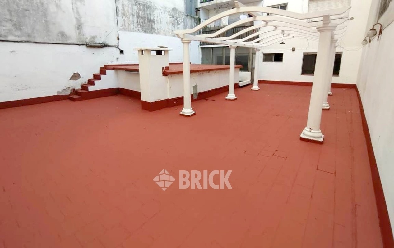 RIVADAVIA, AV. al 2200 Piso 1 3