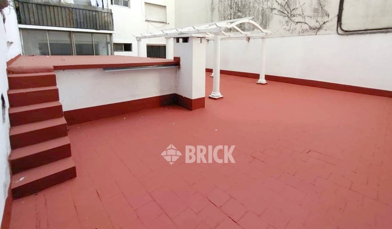 RIVADAVIA, AV. al 2200 Piso 1 4