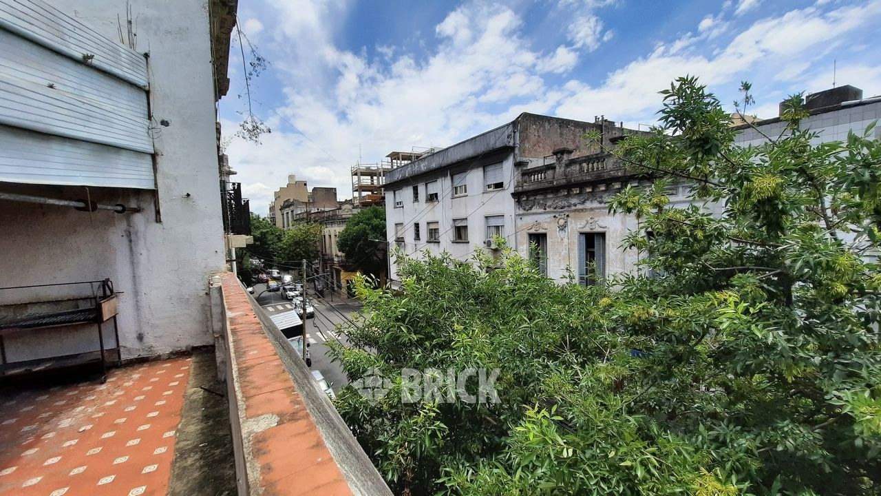 BRASIL, AV. al 1400 Piso 1 22