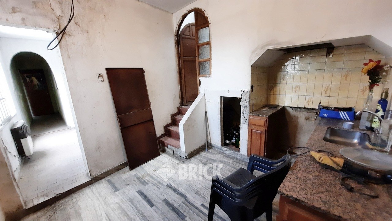 BRASIL, AV. al 1400 Piso 1 9