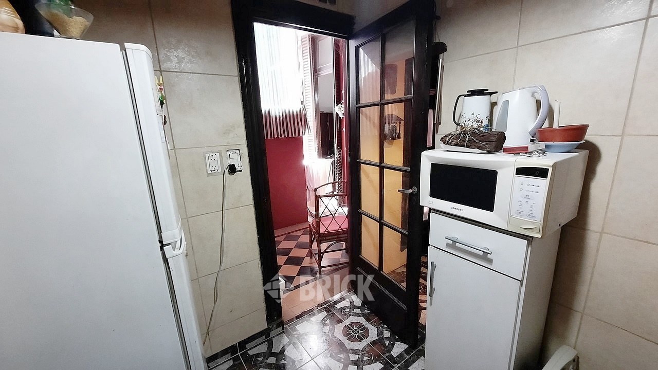 YRIGOYEN, HIPOLITO, AV. al 3500 Piso 1 15