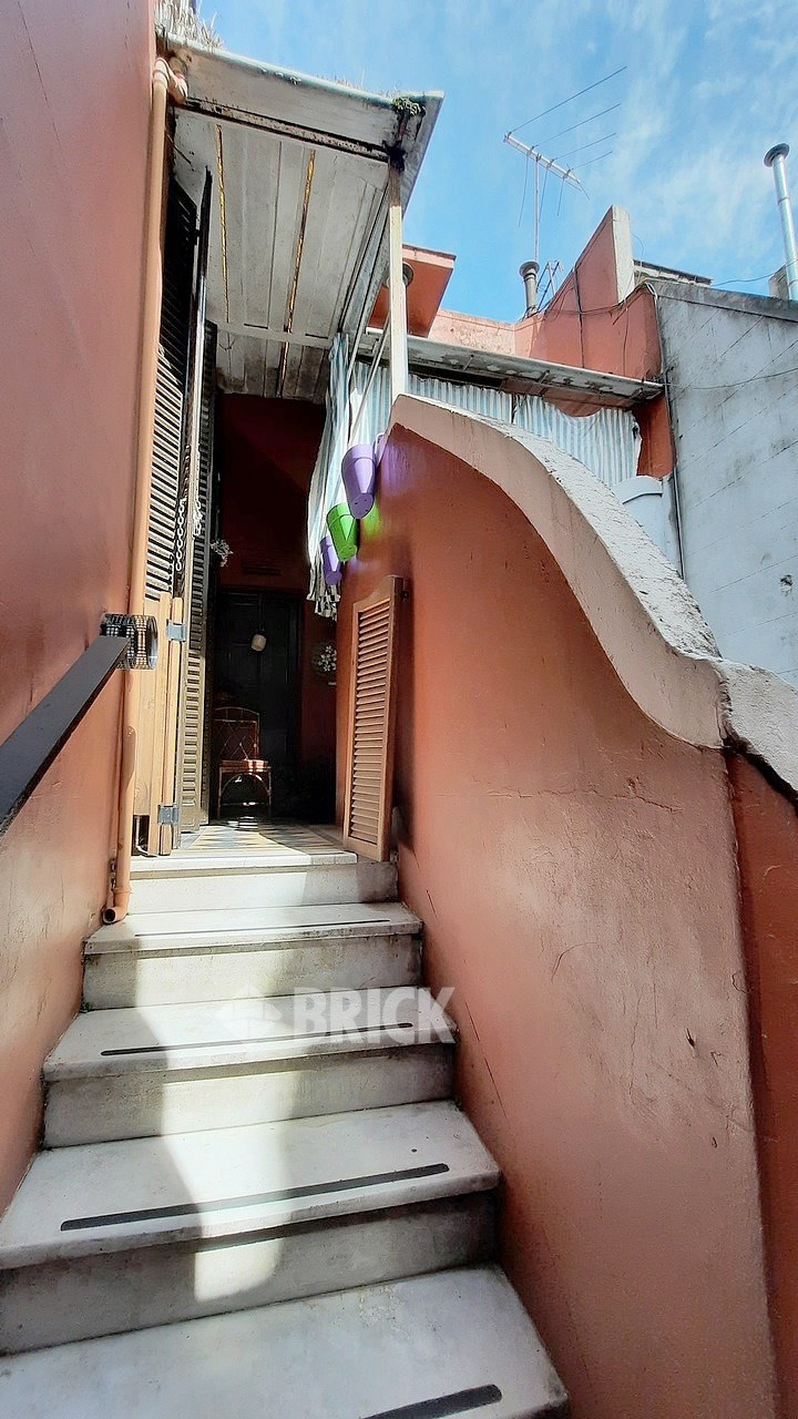 YRIGOYEN, HIPOLITO, AV. al 3500 Piso 1 21