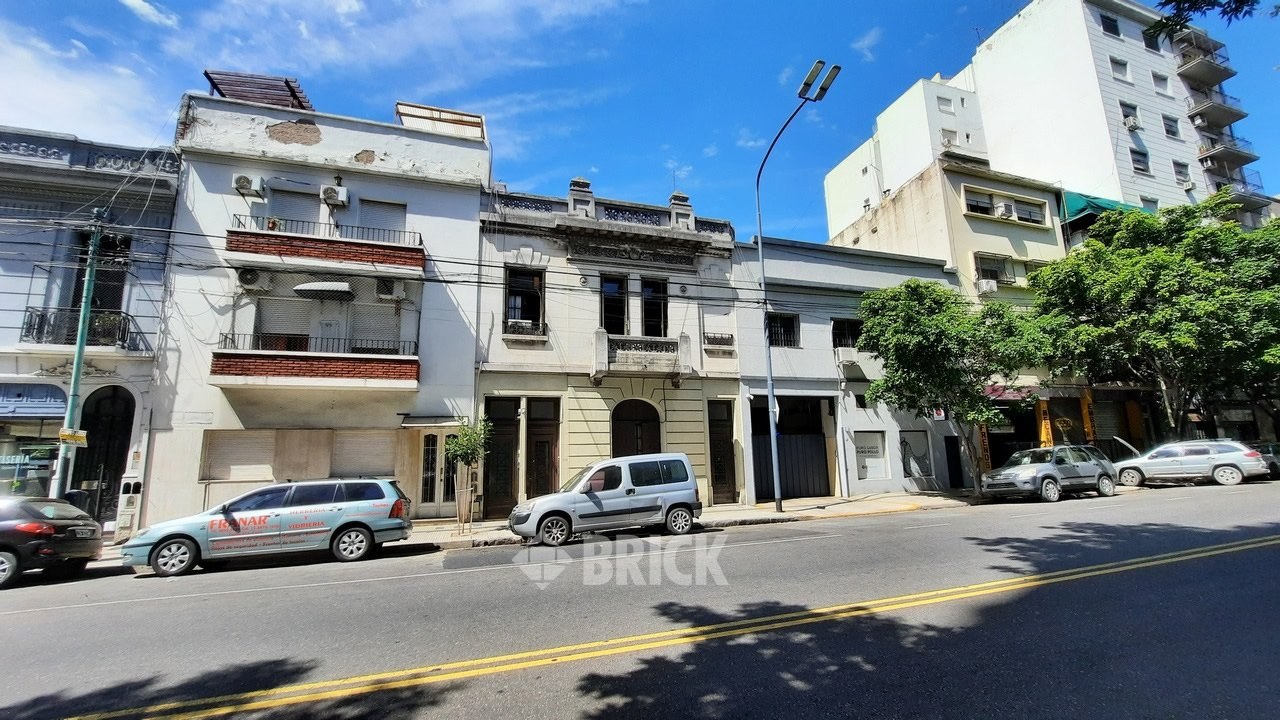 YRIGOYEN, HIPOLITO, AV. al 3500 Piso 1 26