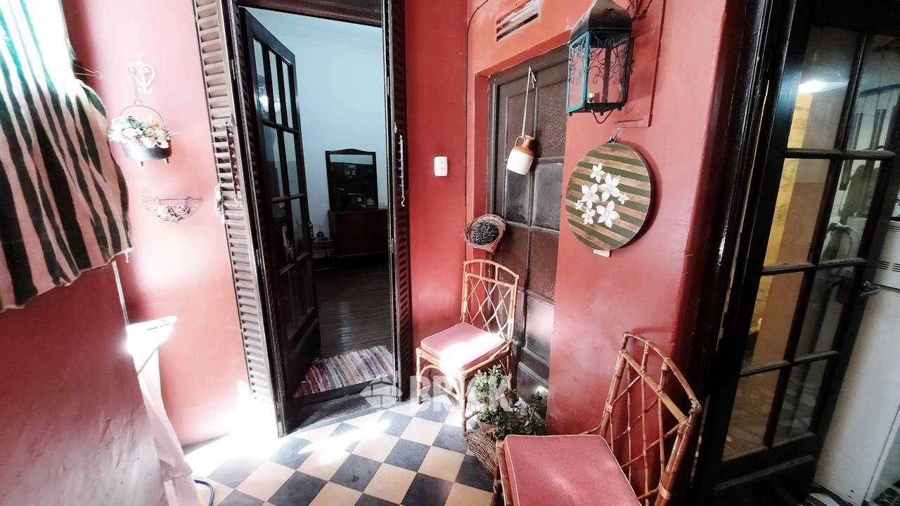 YRIGOYEN, HIPOLITO, AV. al 3500 Piso 1 8