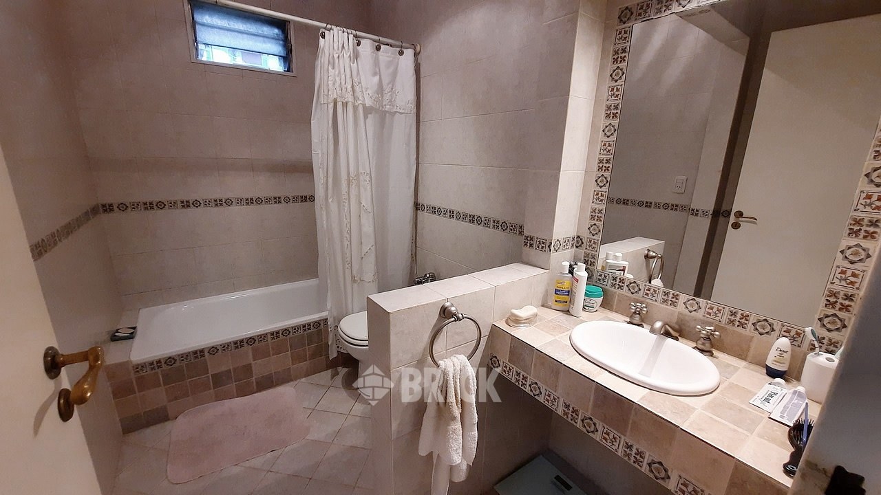 O'HIGGINS al 1700 Piso 2 20