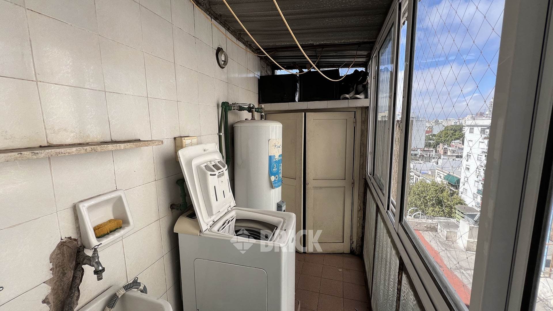 YRIGOYEN, HIPOLITO, AV. al 3600 Piso 9 13