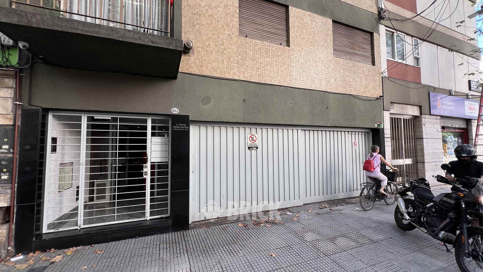 YRIGOYEN, HIPOLITO, AV. al 3600 Piso 9 20