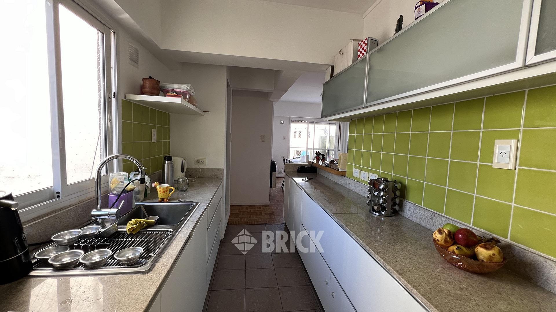 YRIGOYEN, HIPOLITO, AV. al 3600 Piso 9 9