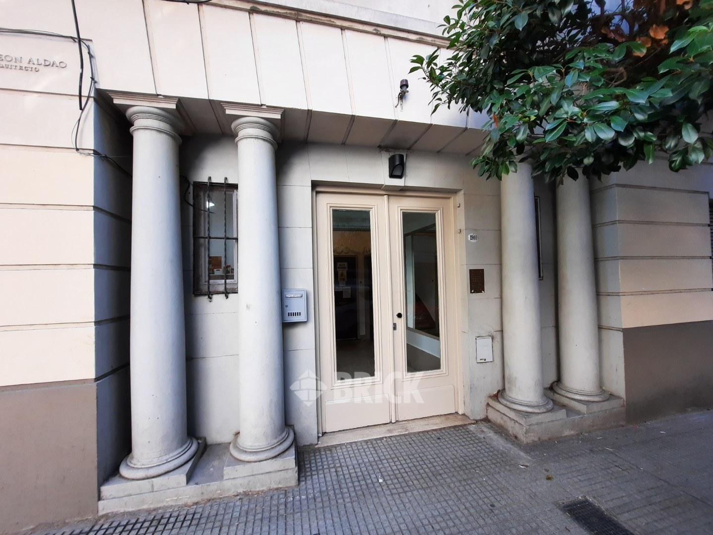 CIUDAD DE LA PAZ al 1900 Piso PB 24