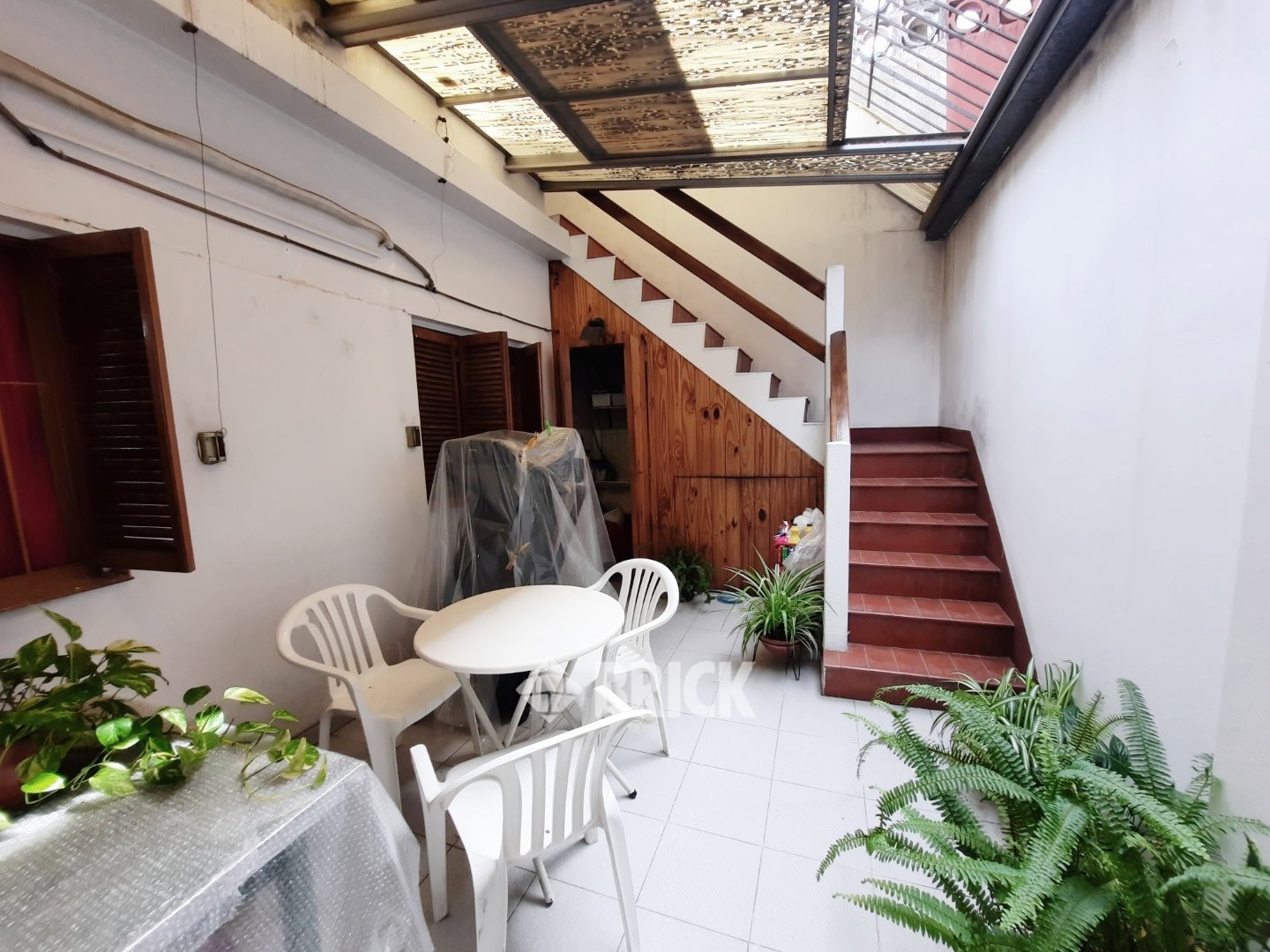 MORELOS al 300 Piso PB 8