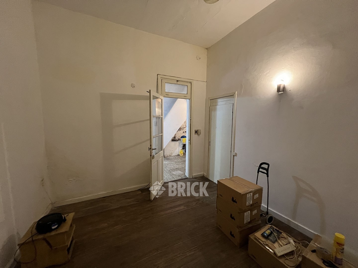 TRELLES, MANUEL al 2400 Piso PB 15