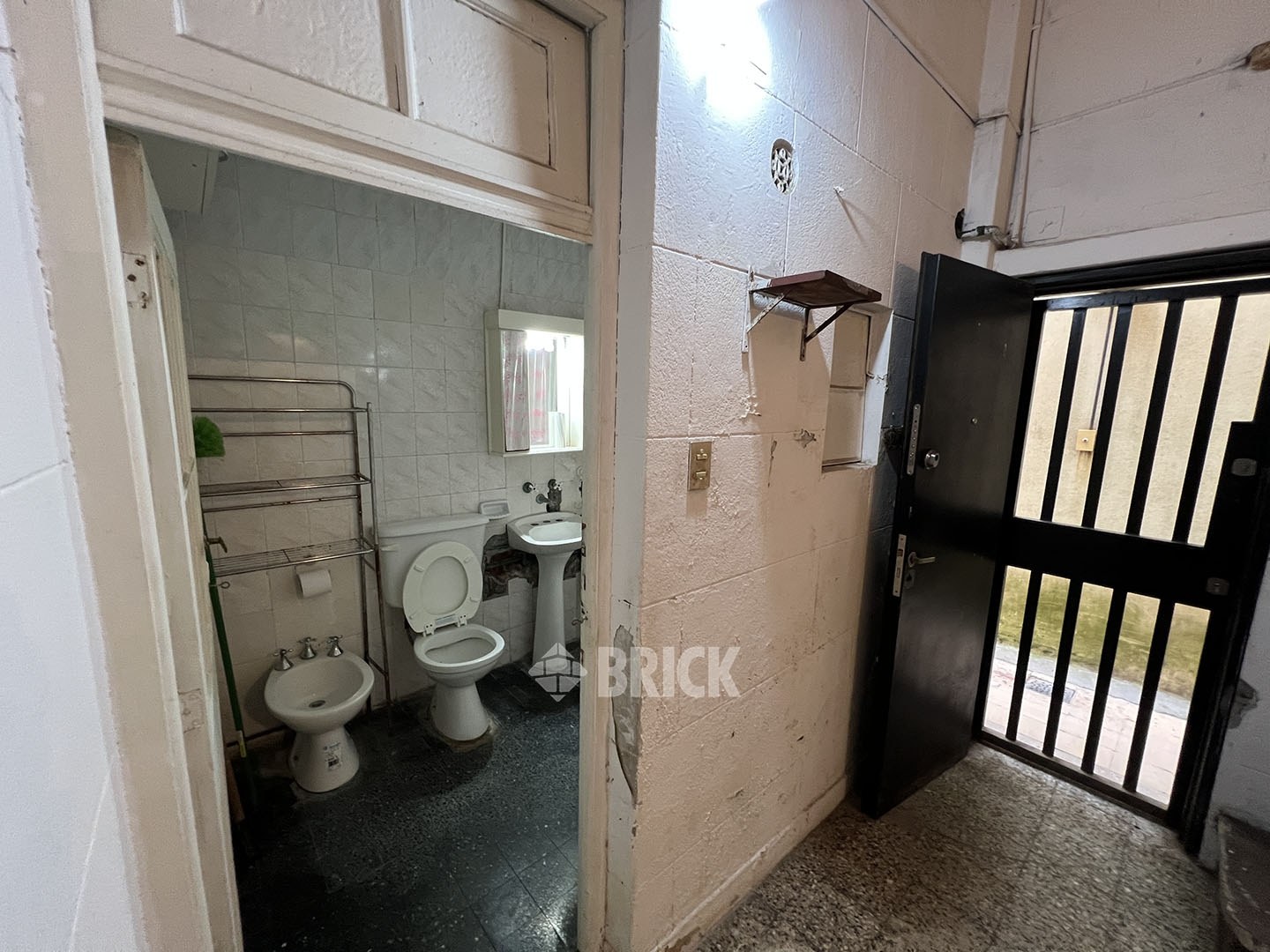 TRELLES, MANUEL al 2400 Piso PB 16