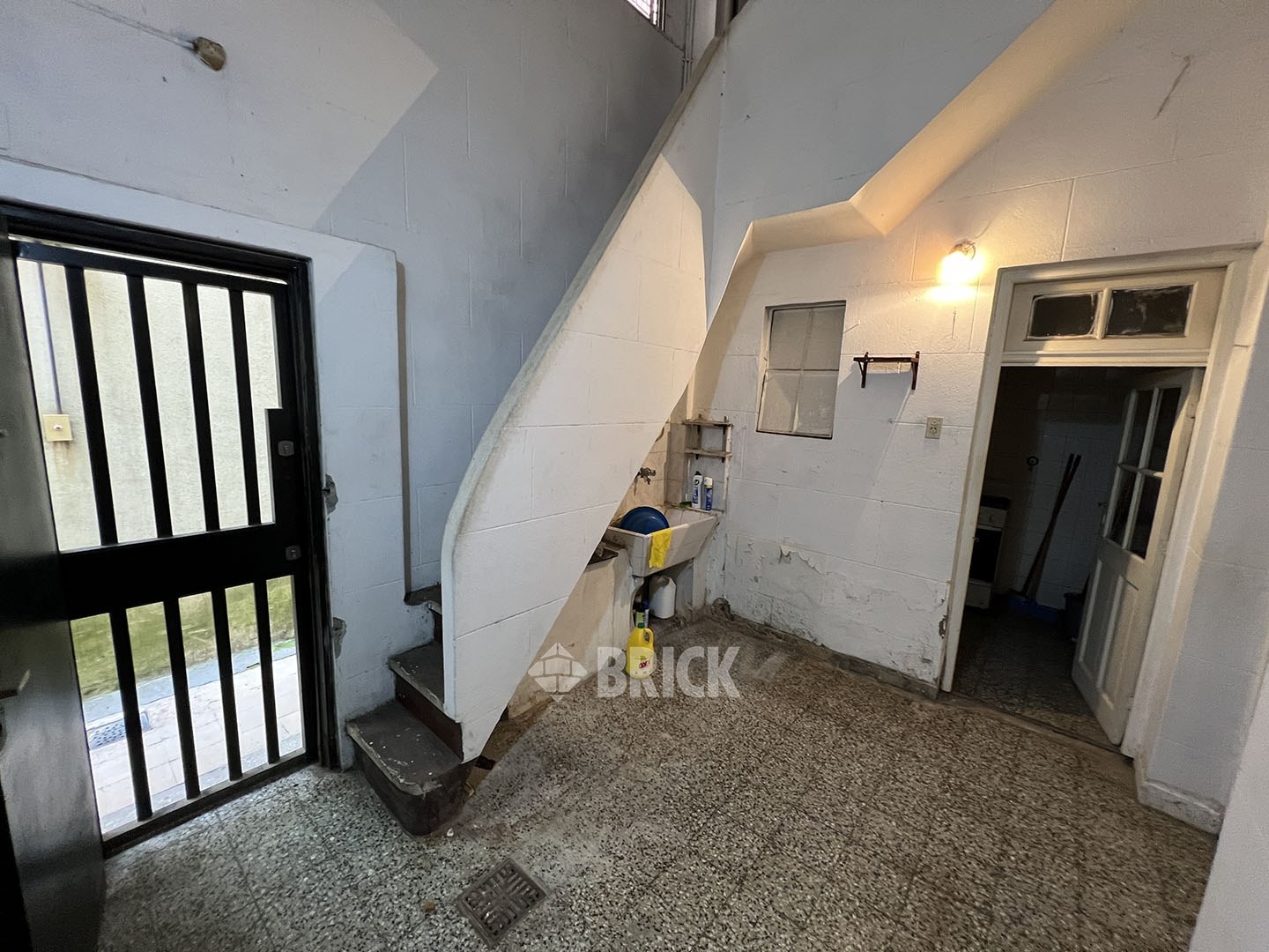 TRELLES, MANUEL al 2400 Piso PB 8