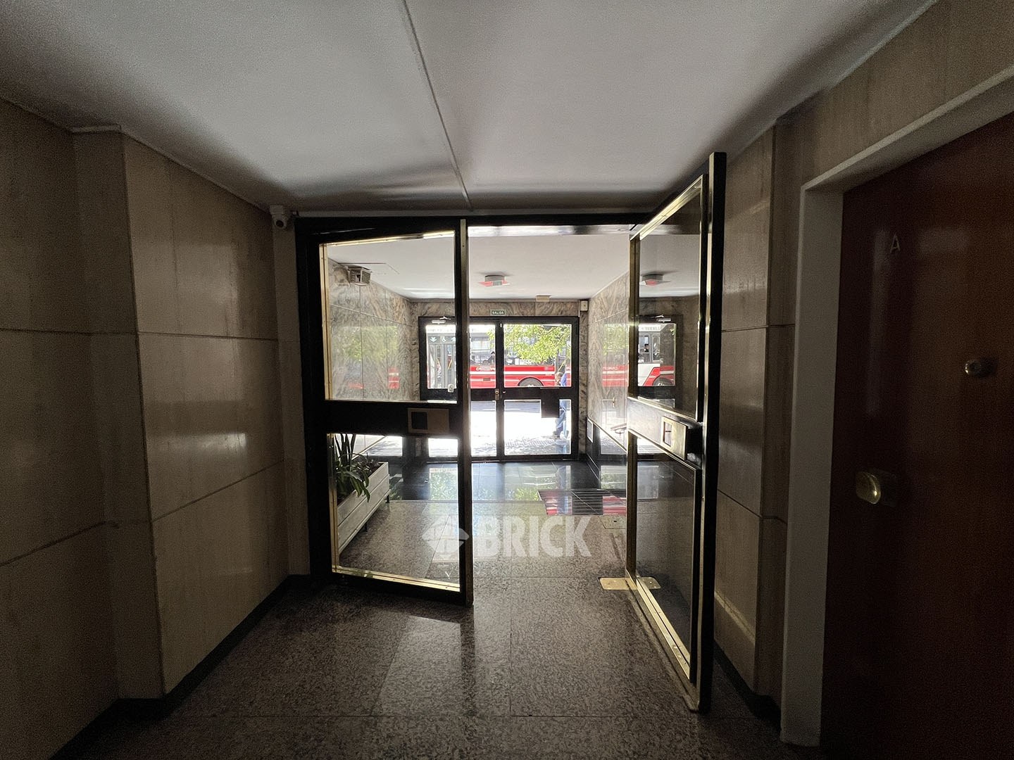 SAN JUAN, AV. al 1400 Piso PB 20