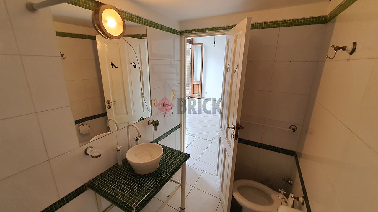 BORGES, JORGE LUIS al 2000 Piso 1 21