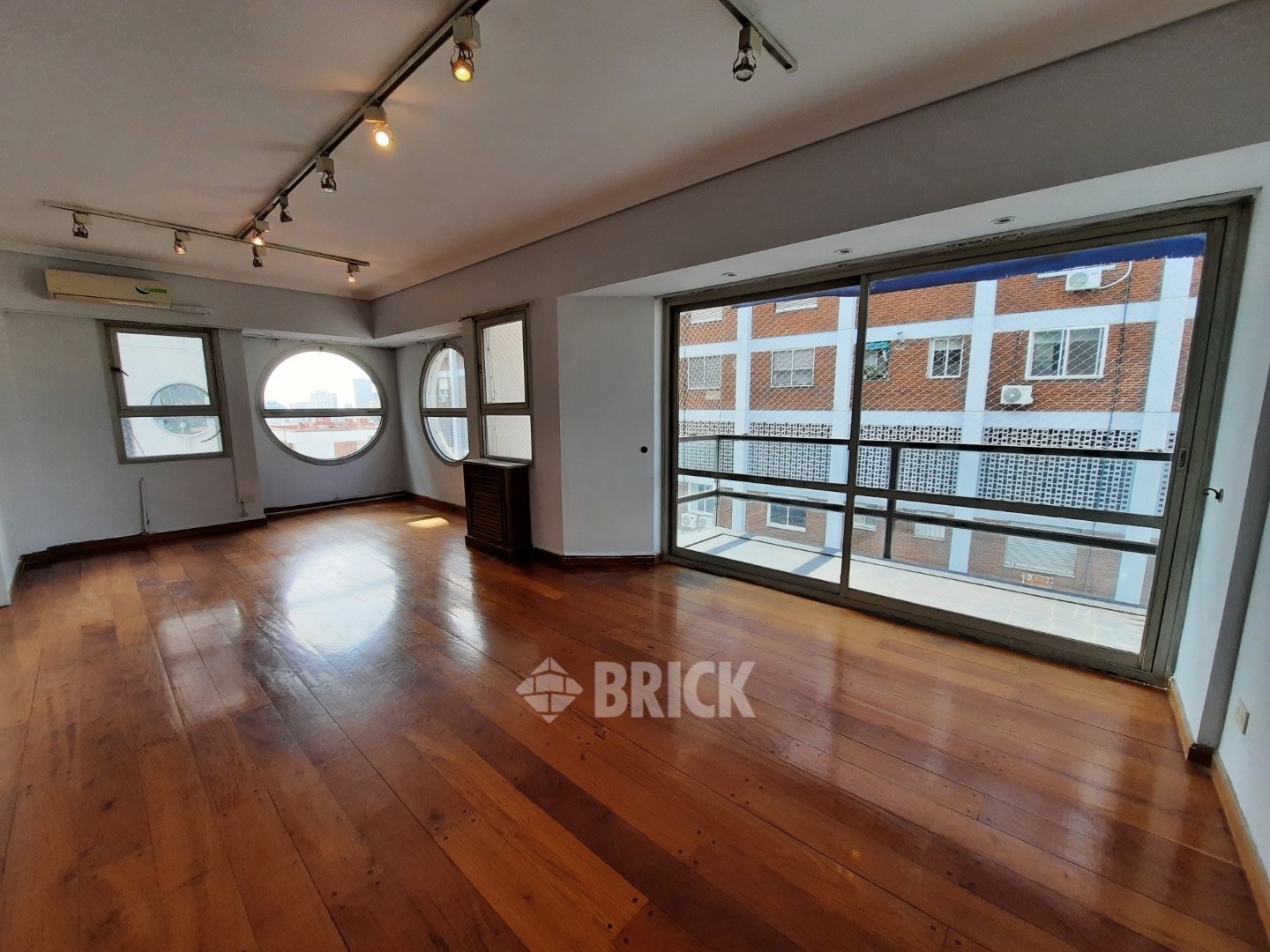 TALCAHUANO al 900 Piso 18 1