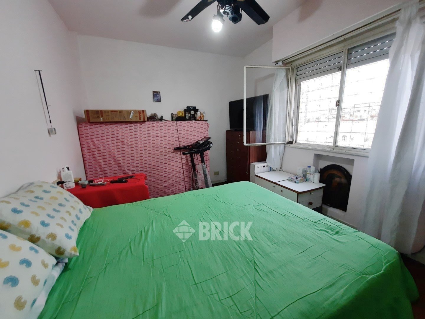 YRIGOYEN, HIPOLITO al 2900 Piso 9 8