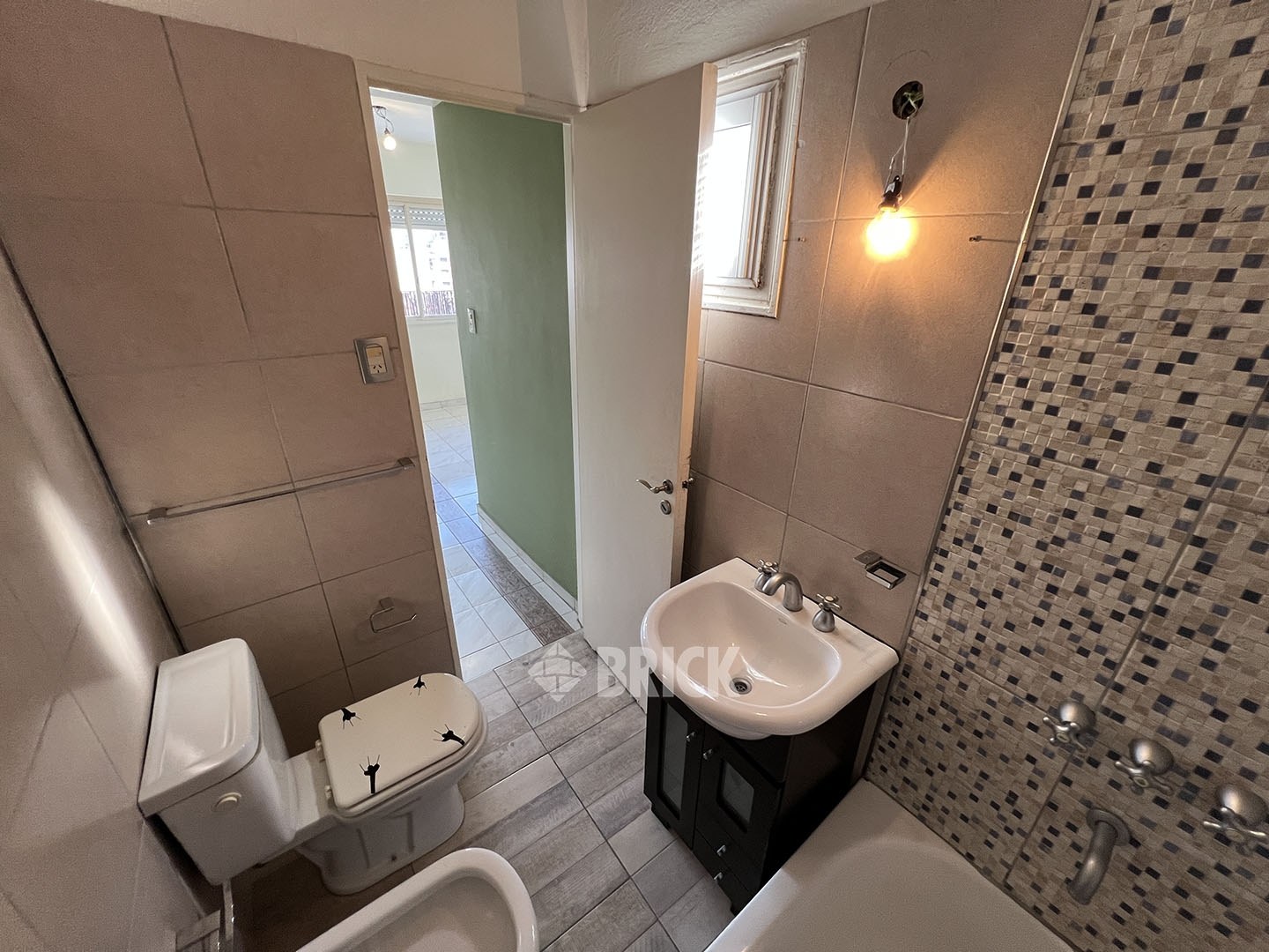 ACOYTE, AV. al 1500 Piso 7 11