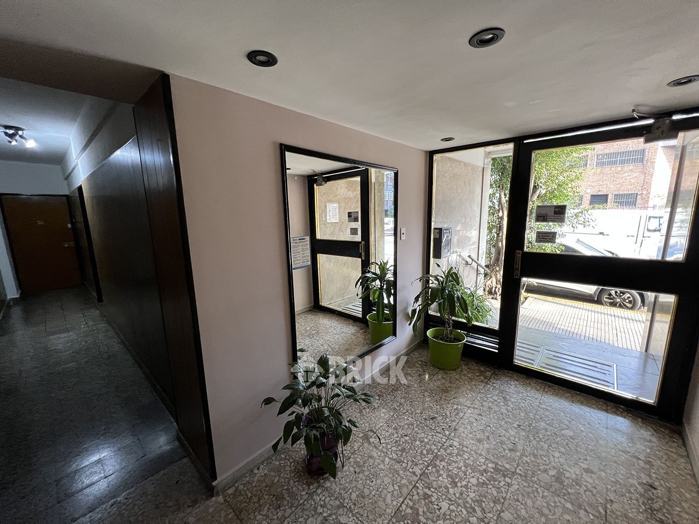 ACOYTE, AV. al 1500 Piso 7 17