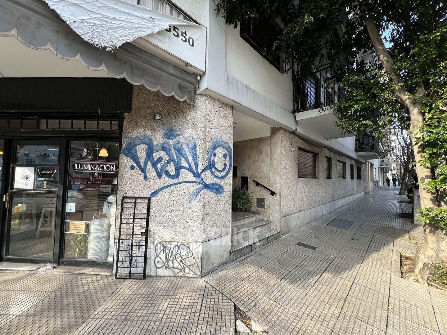 ACOYTE, AV. al 1500 Piso 7 18