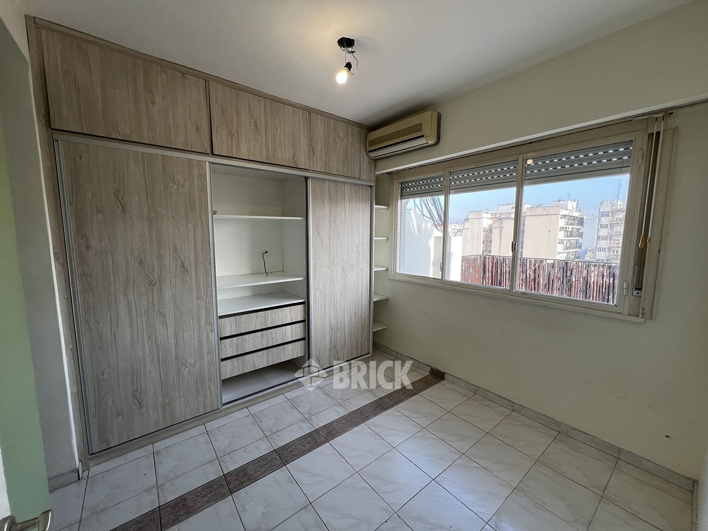 ACOYTE, AV. al 1500 Piso 7 7