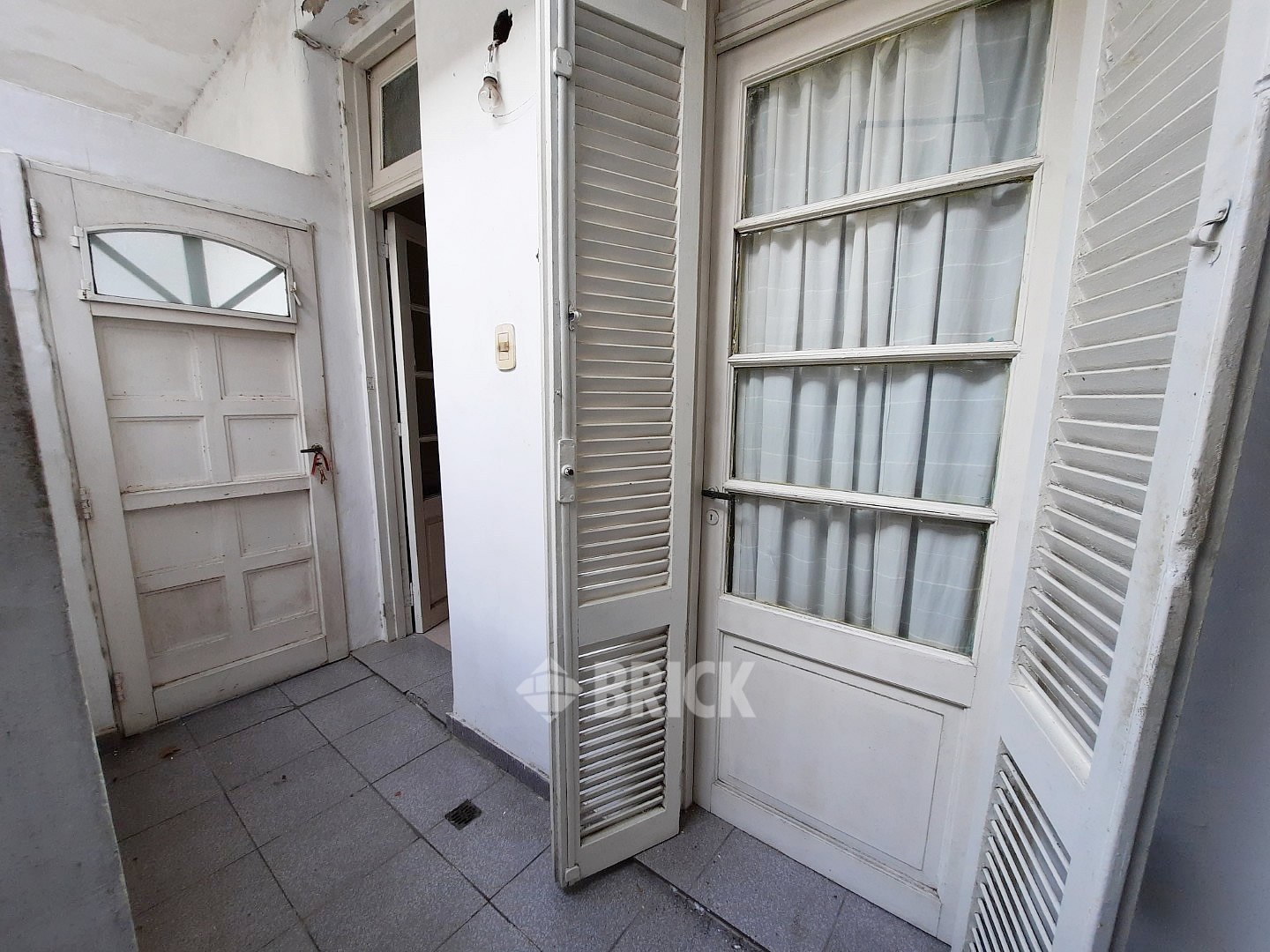 CASEROS, AV. al 2000 Piso 1 4