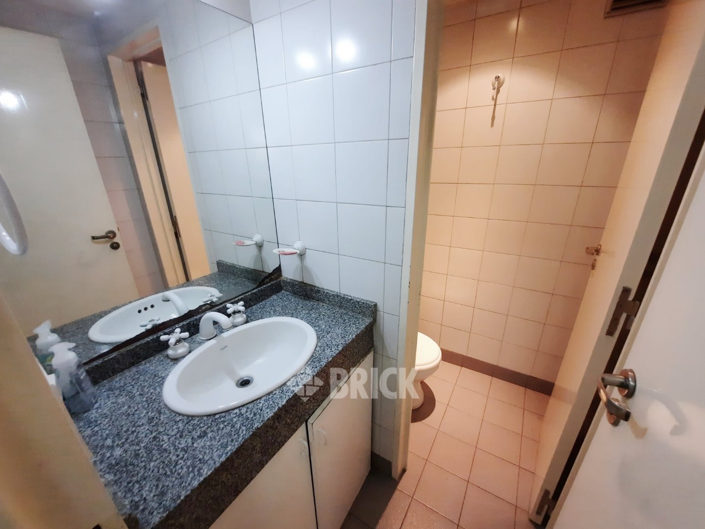 CORRIENTES, AV. al 1800 Piso 7 20