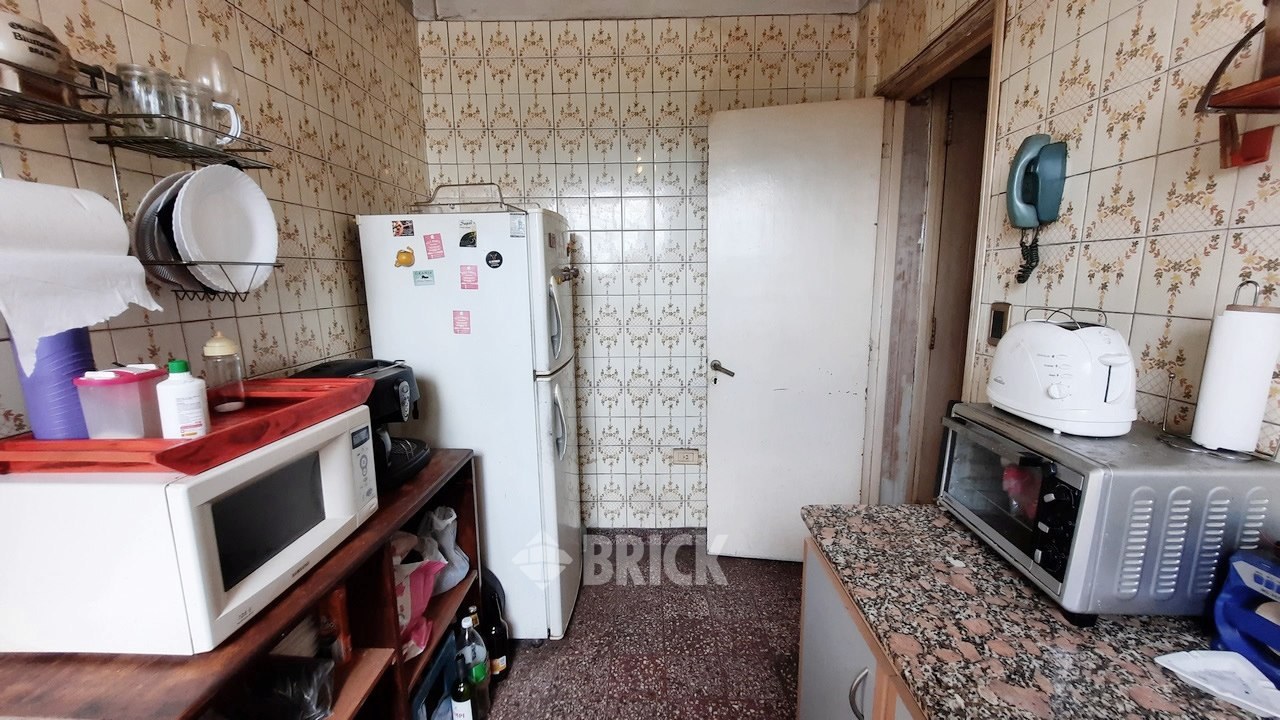 COBO, AV. al 1400 Piso 3 12