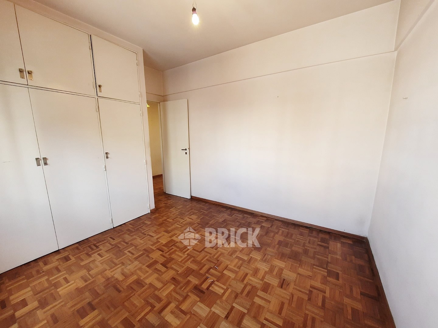 THAMES al 2100 Piso 4 12