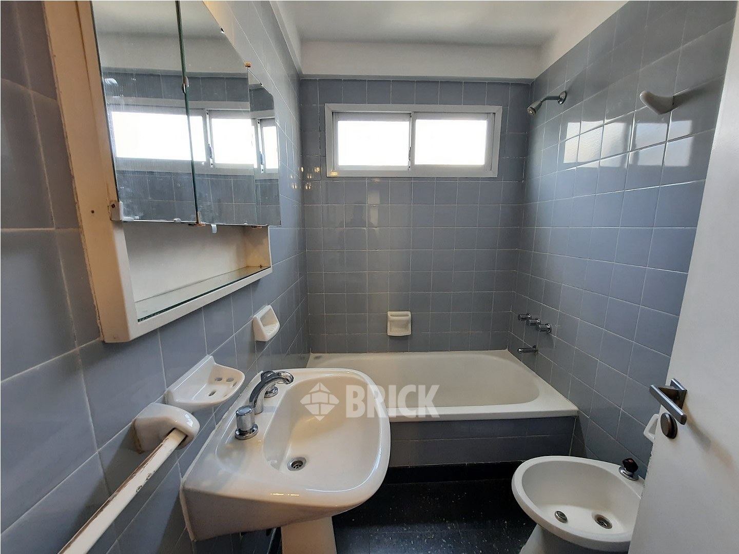 THAMES al 2100 Piso 4 13