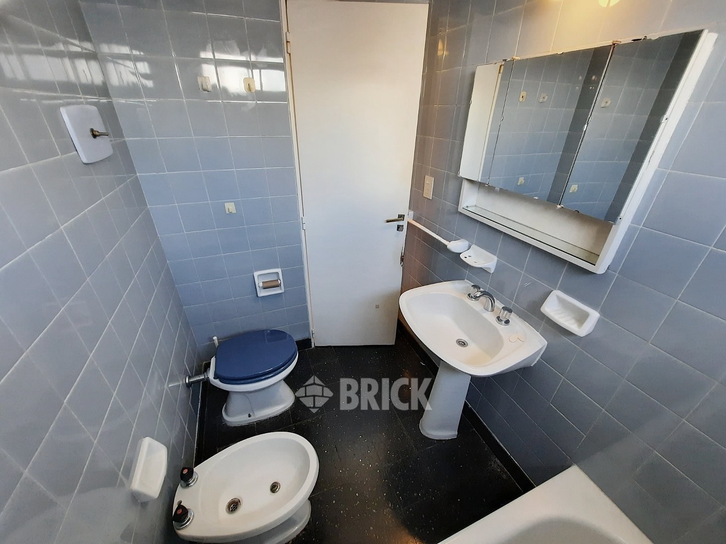 THAMES al 2100 Piso 4 14